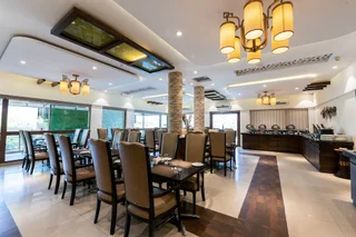 Нашик: The Ren Hotels