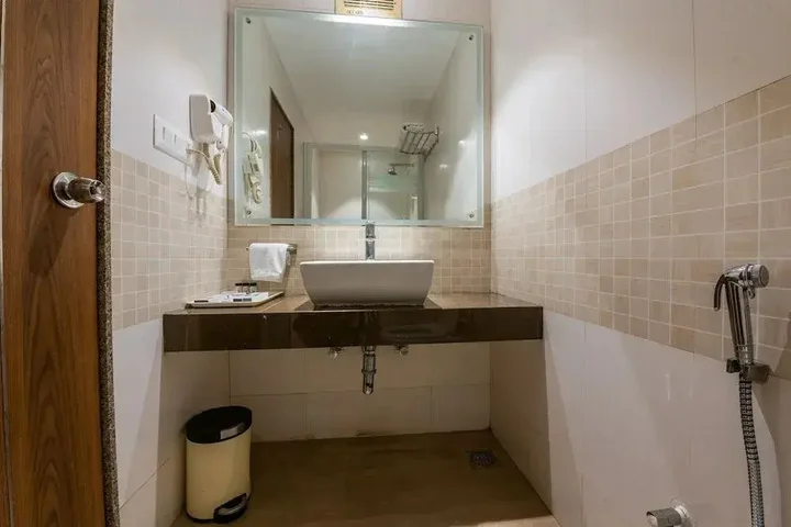 Нашик: The Ren Hotels