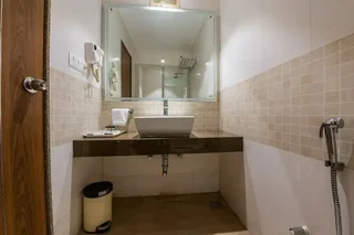 Нашик: The Ren Hotels