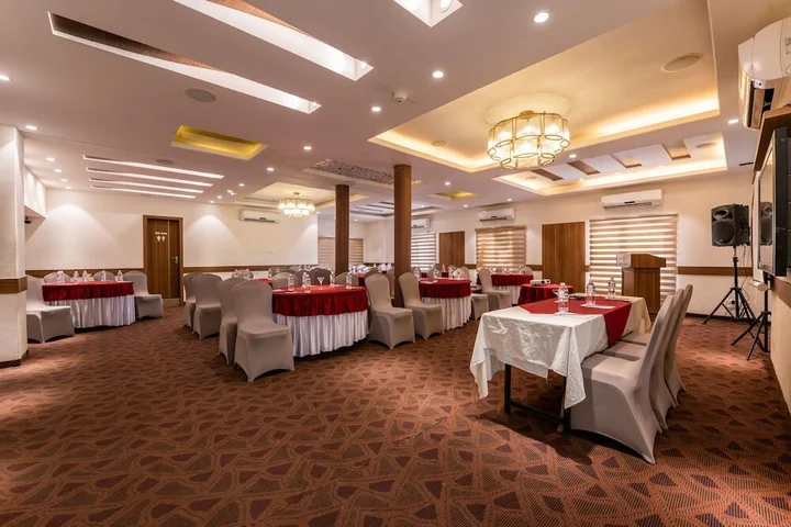 Нашик: The Ren Hotels
