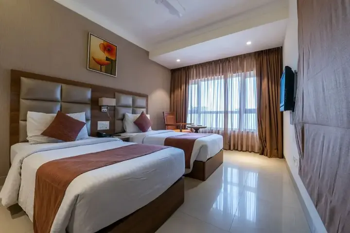Нашик: The Ren Hotels