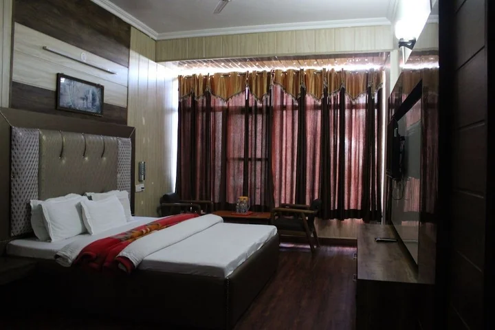 Чамба: Hotel President
