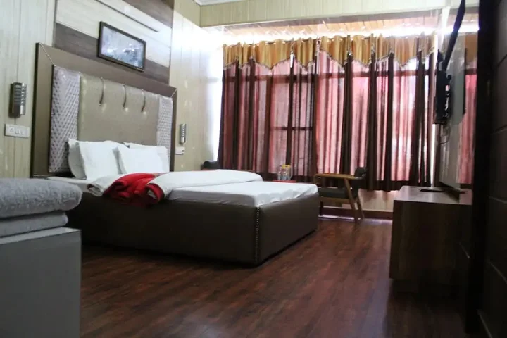 Чамба: Hotel President