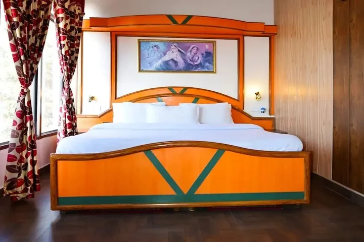 Чамба: Hotel President