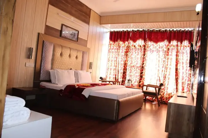 Чамба: Hotel President