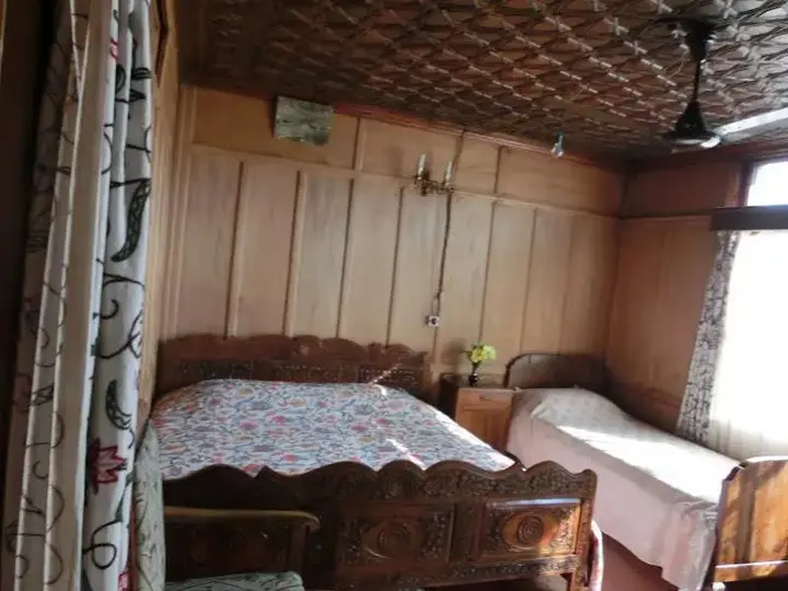Шринагар: Rubany Palace Houseboat
