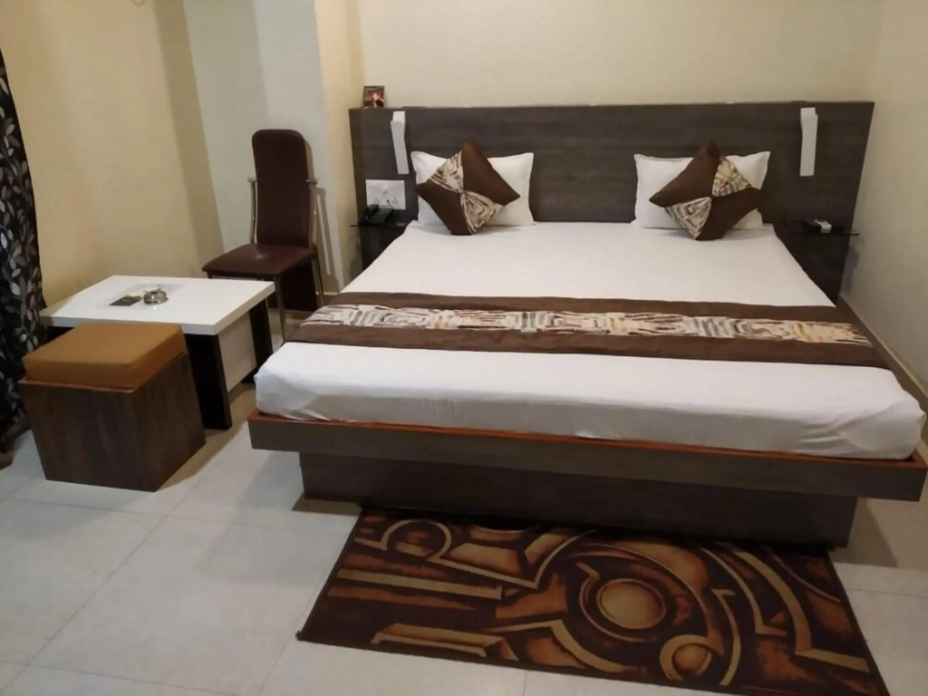Гиридих: Hotel Orbitz