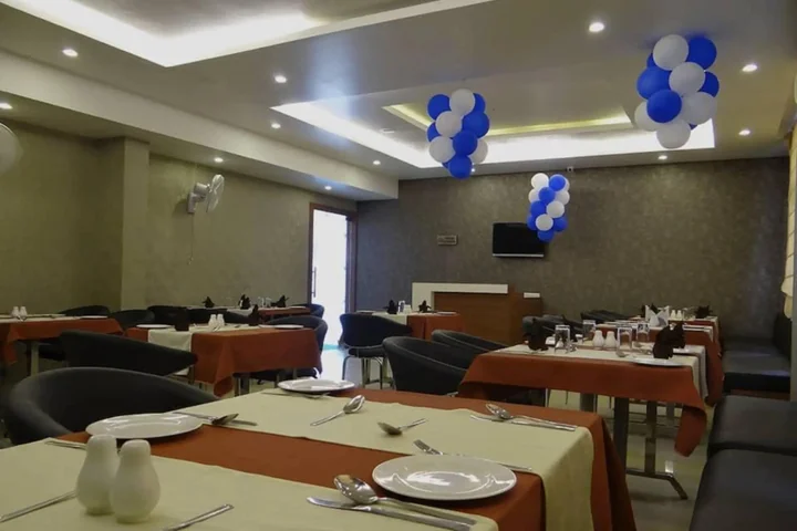 Гиридих: Hotel Orbitz