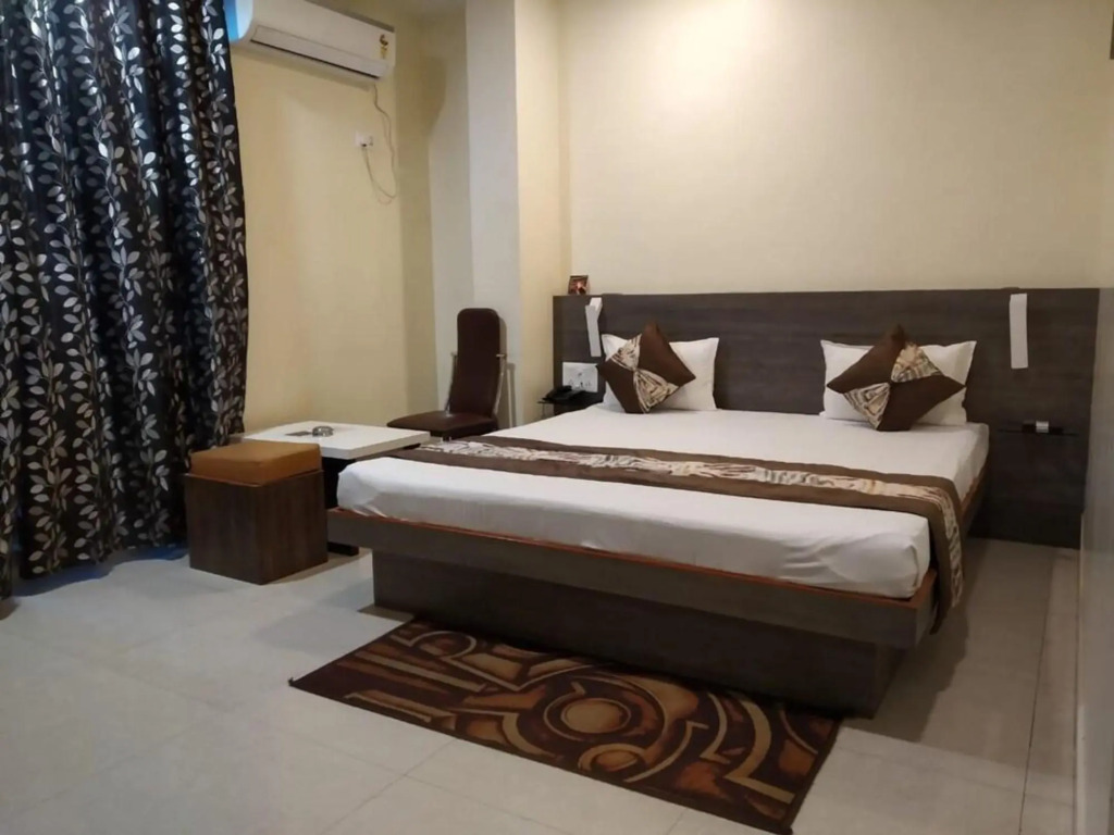 Гиридих: Hotel Orbitz
