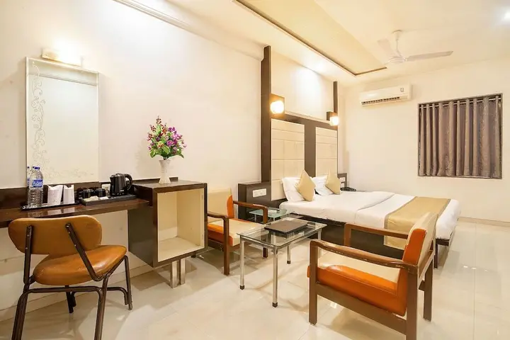 Сурат: Hotel Satkar