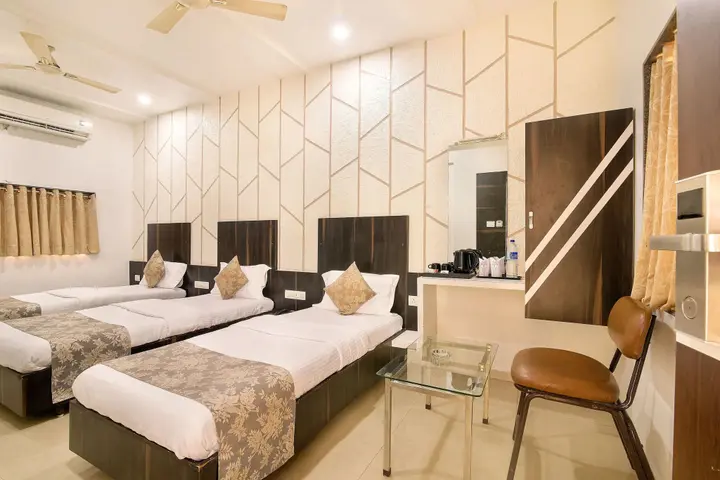 Сурат: Hotel Satkar