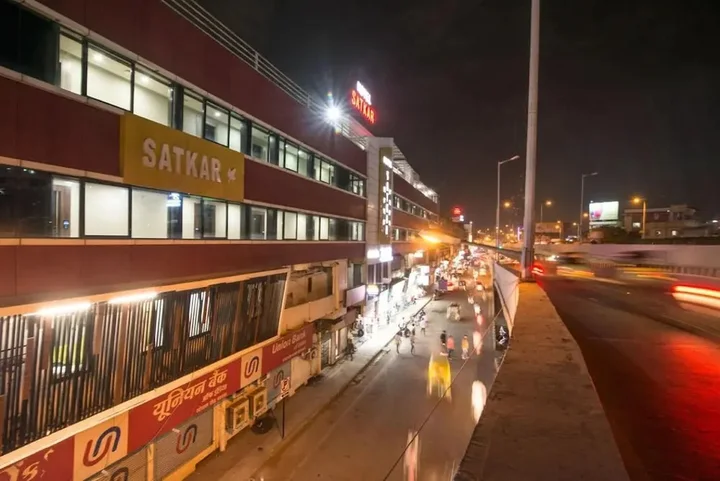 Сурат: Hotel Satkar