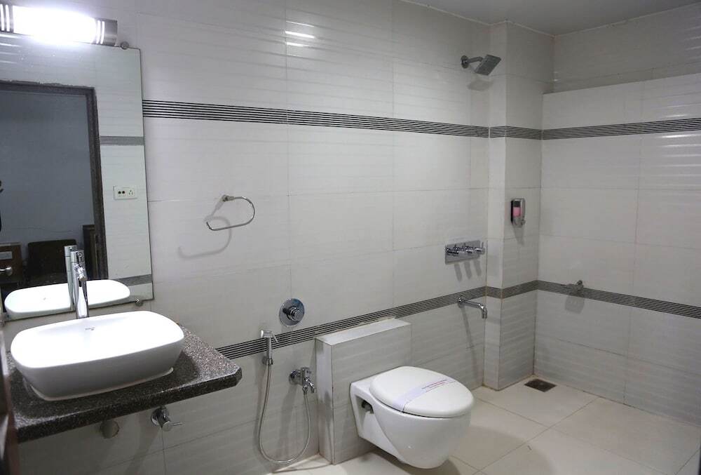 Сурат: Hotel Satkar