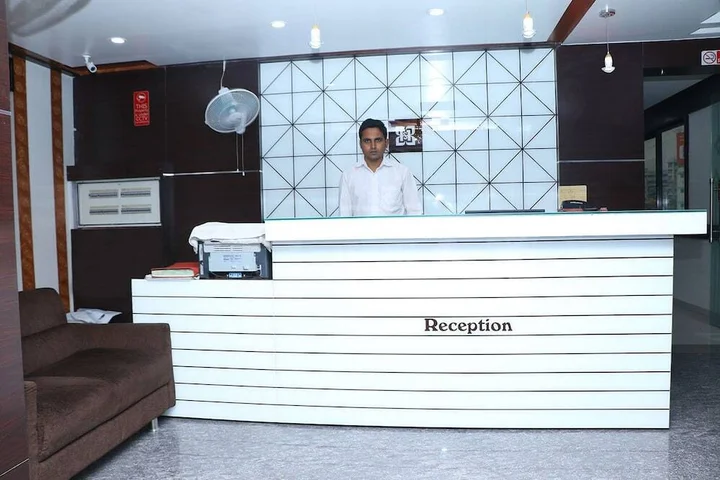Сурат: Hotel Satkar