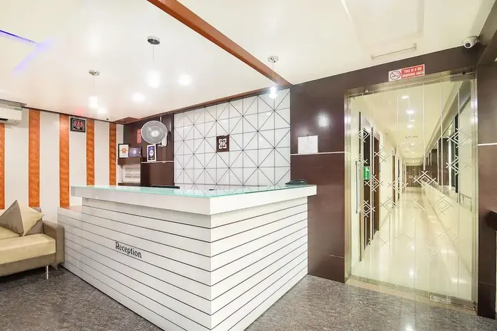 Сурат: Hotel Satkar