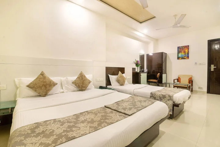 Сурат: Hotel Satkar