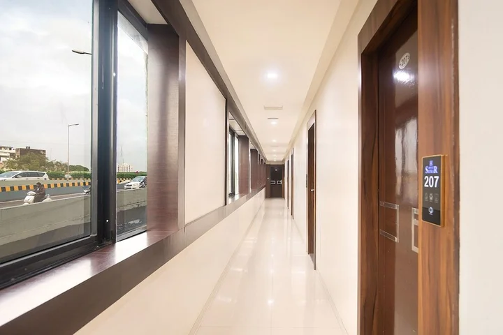 Сурат: Hotel Satkar