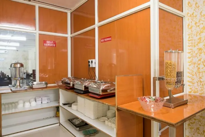 Сурат: Hotel Sheetal Plaza