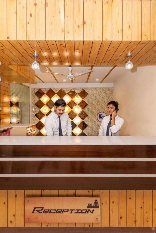 Сурат: Hotel Sheetal Plaza