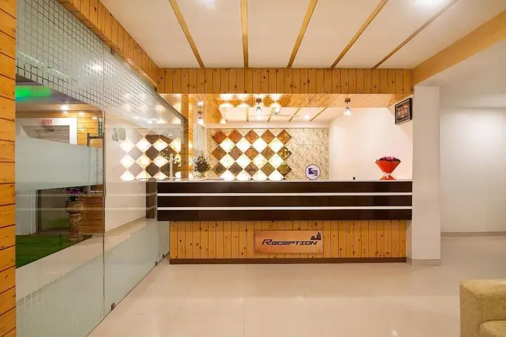 Сурат: Hotel Sheetal Plaza