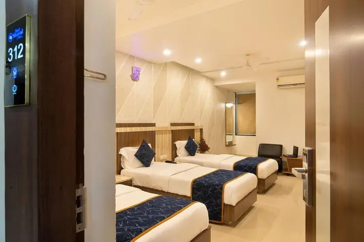 Сурат: Hotel Sheetal Plaza