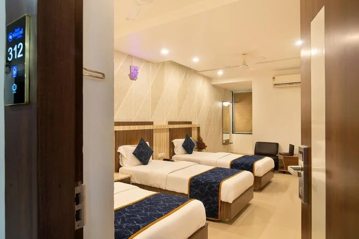 Сурат: Hotel Sheetal Plaza