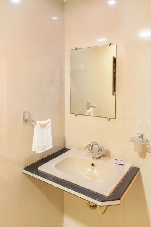 Сурат: Hotel Sheetal Plaza