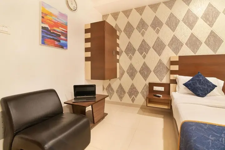 Сурат: Hotel Sheetal Plaza