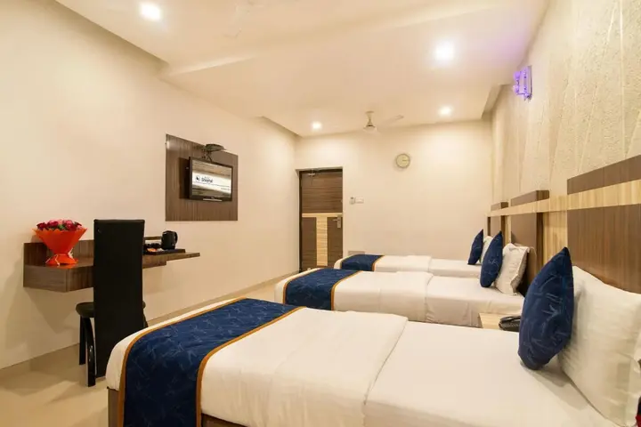 Сурат: Hotel Sheetal Plaza
