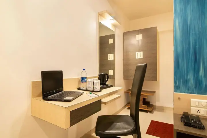 Сурат: Hotel Sheetal Plaza
