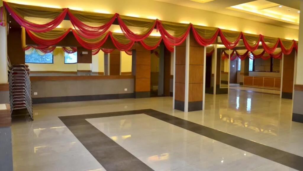 Бедагхат: Max Hotels Jabalpur