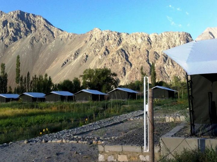 Хундер: Cold Desert Camp
