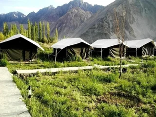 Хундер: Cold Desert Camp
