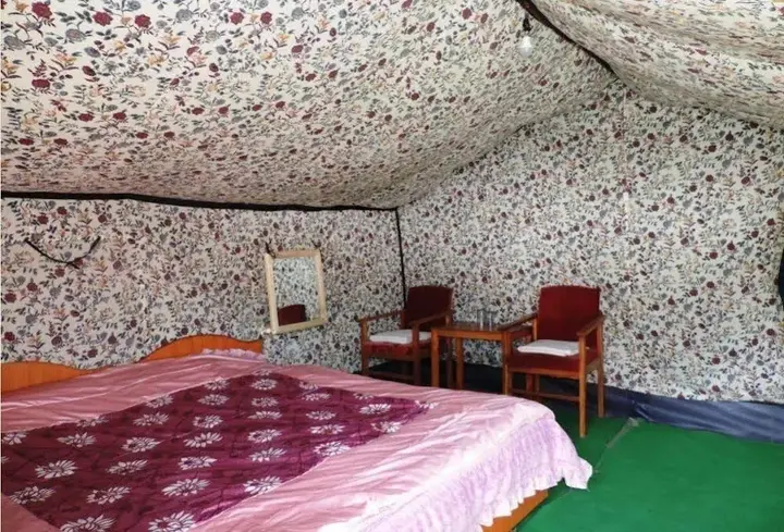 Хундер: Cold Desert Camp