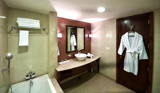 Зиракпур: The Golden Plaza Hotel & Spa