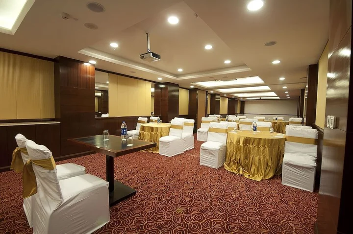 Зиракпур: The Golden Plaza Hotel & Spa