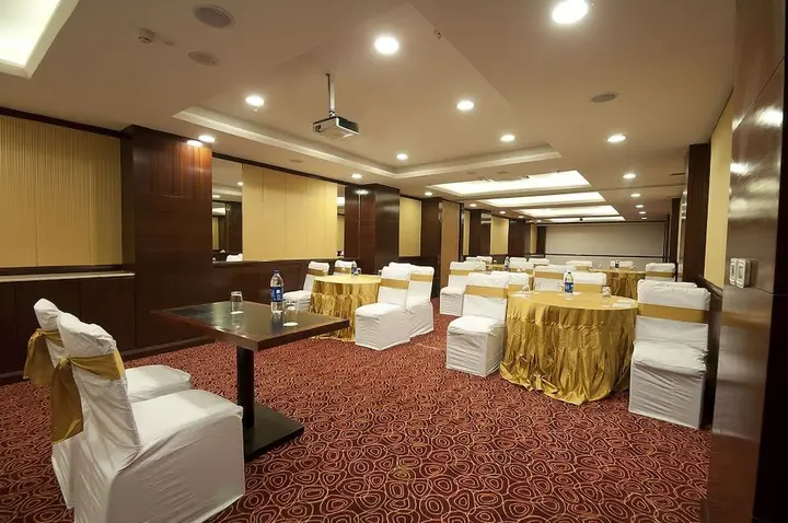 Зиракпур: The Golden Plaza Hotel & Spa