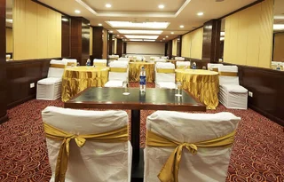Зиракпур: The Golden Plaza Hotel & Spa