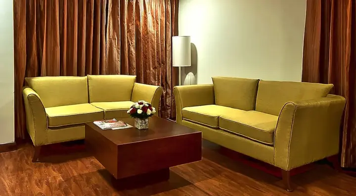 Зиракпур: The Golden Plaza Hotel & Spa