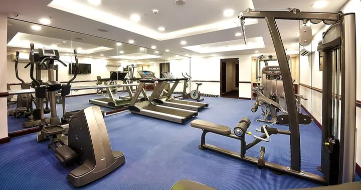 Зиракпур: The Golden Plaza Hotel & Spa