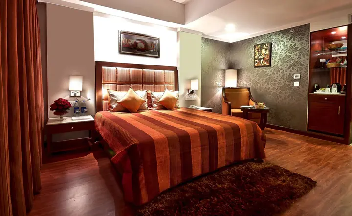 Зиракпур: The Golden Plaza Hotel & Spa