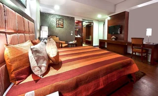 Зиракпур: The Golden Plaza Hotel & Spa