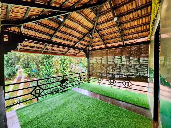 Какабе: Evergreen County Coorg