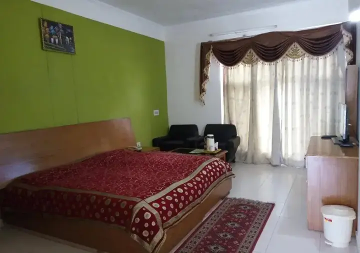 Сукха: Hotel Himsagar