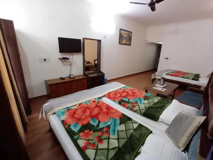 Сукха: Hotel Himsagar