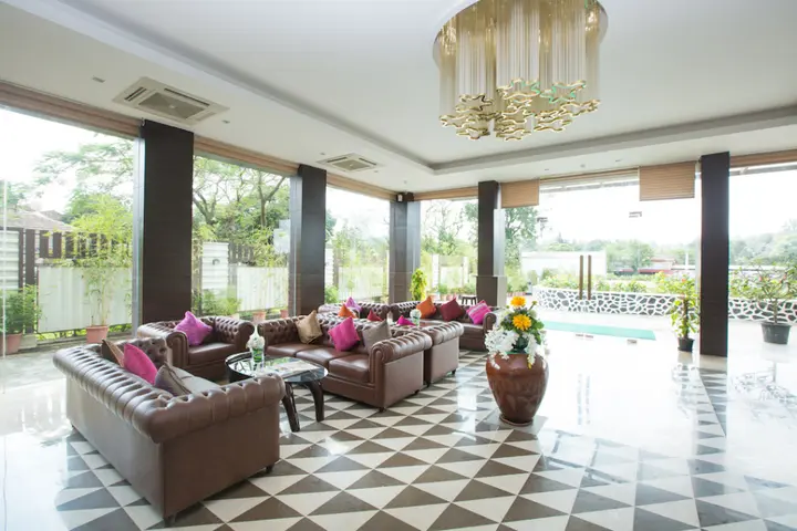 Лонавала: Hotel Grand Visava