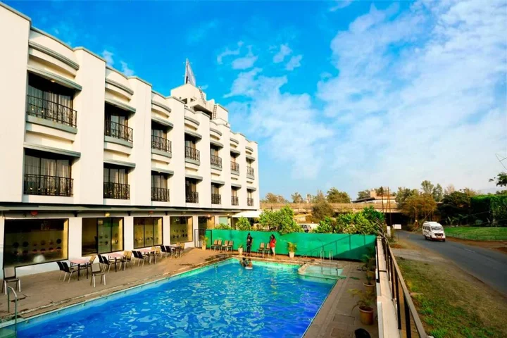 Лонавала: Hotel Aristro