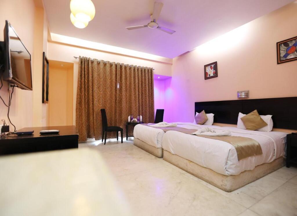 Лонавала: Hotel Aristro