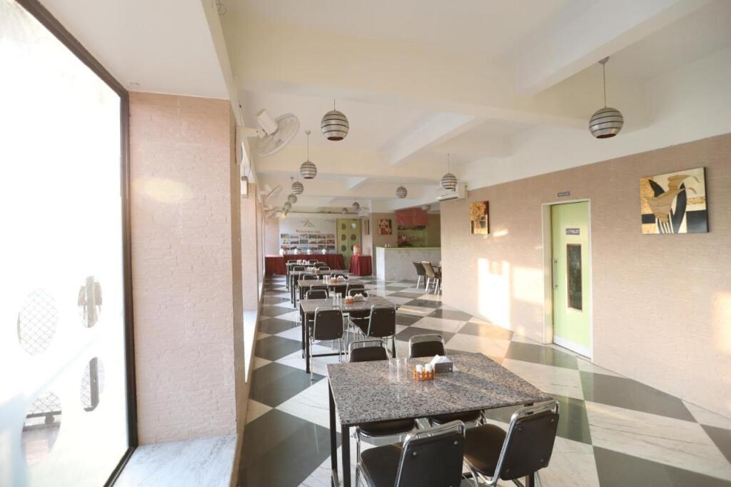 Лонавала: Hotel Aristro