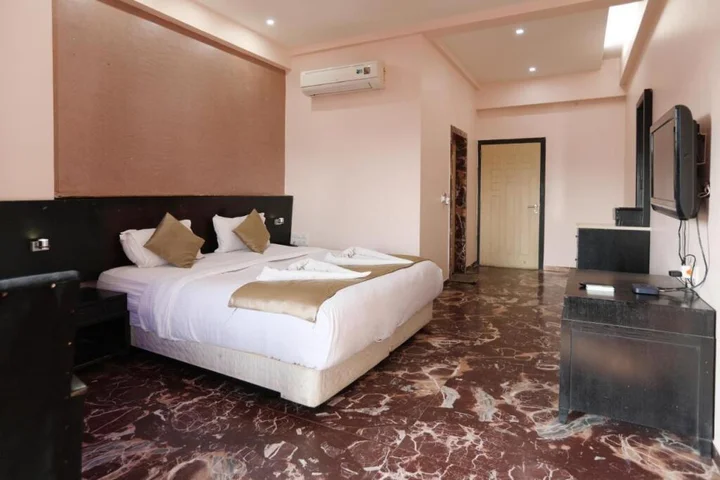 Лонавала: Hotel Aristro